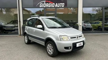 Usata Fiat Panda 4x4 Climbing 60 CV (44 kW) 2010 Argento Utilitaria