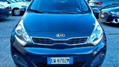 Usata Kia Rio Active 75 CV (55 kW) 2014 Grigio Berlina