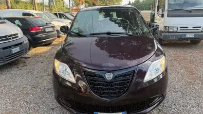 Usata Lancia Ypsilon 80 CV (58 kW) 2014 Marrone Utilitaria