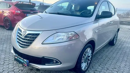Usata Lancia Ypsilon 84 CV (61 kW) 2012 Beige Utilitaria
