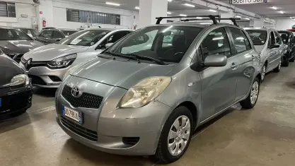Usata Toyota Yaris 90 CV (66 kW) 2006 Grigio Utilitaria