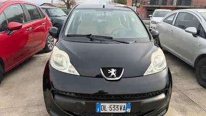 Usata Peugeot 107 68 CV (50 kW) 2007 Bianco Utilitaria