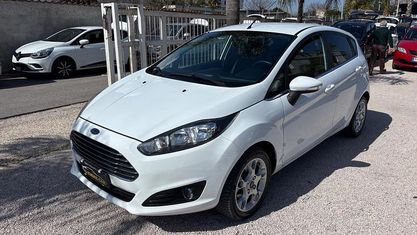 Usata Ford Fiesta Titanium 71 CV (52 kW) 2012 Bianco Utilitaria