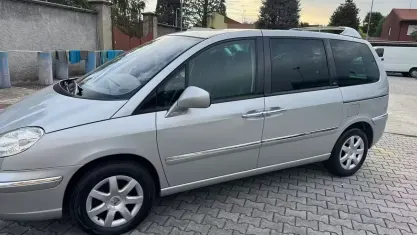 Usata Peugeot 807 163 CV (119 kW) 2012 Grigio Monovolume