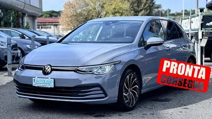 Usata VW Golf VIII Life 110 CV (80 kW) 2022 Grigio metallizzato Berlina