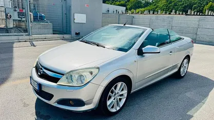 Usata Opel Astra Cabriolet Cosmo 150 CV (110 kW) 2007 Cabrio