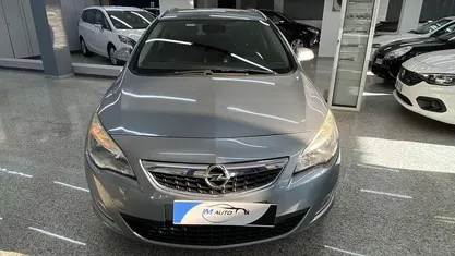 Grigio Usata 2011 Opel Astra Cosmo Station wagon | 3990 € (Buon prezzo)
