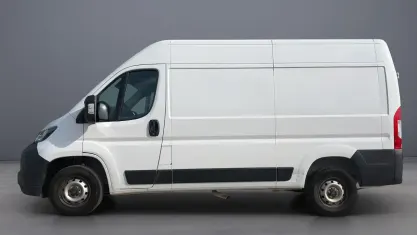 Usata Peugeot Boxer 140 CV (102 kW) 2024 Kaolin white Furgone
