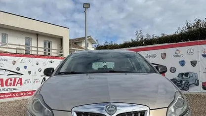 Usata Lancia Delta Gold 120 CV (88 kW) 2011 Marrone Utilitaria