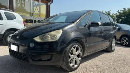 Usata Ford S-MAX S 140 CV (102 kW) 2009 Nero Monovolume