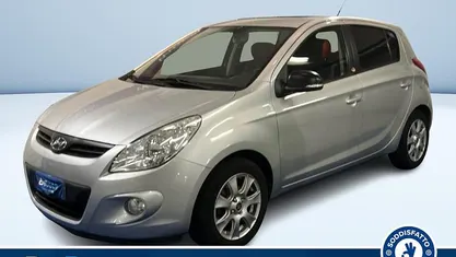 Argento metallizzato Usata 2011 Hyundai i20 Tre volumi | 7500 € (Molto cara)