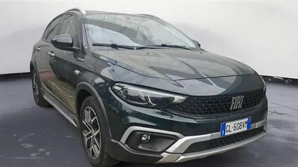Verde Usata 2022 Fiat Tipo Cross Tre volumi | 14.790 € (Buon prezzo)