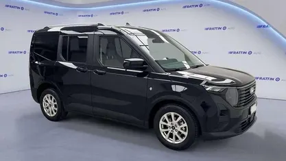 Usata 2024 Ford Tourneo Courier Titanium Monovolume | 19.340 € (Buon prezzo)
