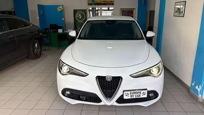 Usata Alfa Romeo Stelvio Business 180 CV (132 kW) 2018 Bianco SUV