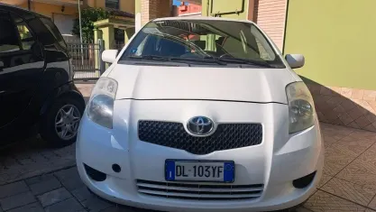 Usata Toyota Yaris 69 CV (50 kW) 2008 Bianco Utilitaria