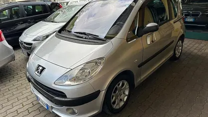 Usata Peugeot 1007 68 CV (50 kW) 2007 Argento Monovolume