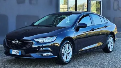 Usata Opel Insignia 136 CV (100 kW) 2019 Blu Berlina
