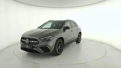 Nuova Mercedes GLA200 AMG Line Premium 150 CV (110 kW) 2026 Mountain grau metallic SUV