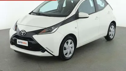 Usata Toyota Aygo X-play 70 CV (51 kW) 2016 Bianco Utilitaria