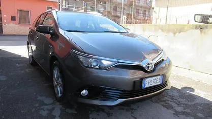Usata Toyota Auris Hybrid Lounge 99 CV (72 kW) 2019 Station wagon