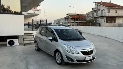 Usata Opel Meriva Cosmo 95 CV (69 kW) 2011 Grigio Monovolume