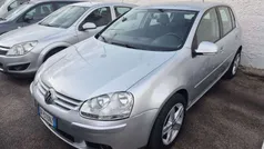 Argento Usata 2007 VW Golf V Comfortline Tre volumi | 3900 € (Buon prezzo)