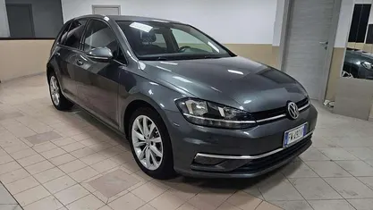 Grigio Usata 2019 VW Golf VII Executive Tre volumi | 13.900 € (Buon prezzo)