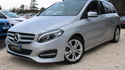 Usata Mercedes B180 Premium 108 CV (79 kW) 2017 Grigio Monovolume