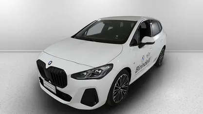 Bianco Usata 2023 BMW 218 Active Tourer M Sport Monovolume | 34.500 € (Buon prezzo)
