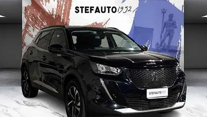 Usata Peugeot e-2008 Allure 56 kW (77 CV) 2021 Nero perla SUV