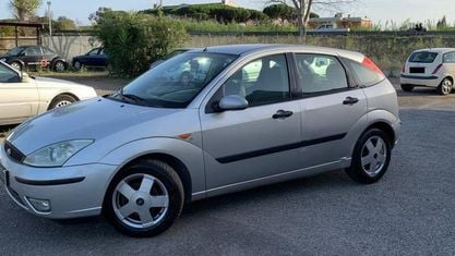Usata Ford Focus Ambiente 116 CV (85 kW) 2004 Argento Berlina
