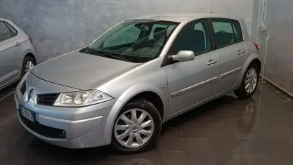 Usata Renault Mégane Dynamique 111 CV (81 kW) 2007 Argento Berlina