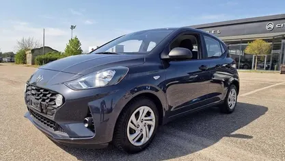 Usata Hyundai i10 Advanced 67 CV (49 kW) 2022 Blu Utilitaria
