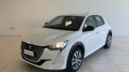 Usata Peugeot 208 Active 100 kW (136 CV) 2024 Bianco banchisa Utilitaria