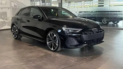 Nero Usata 2024 Audi A3 S-Line Berlina | 37.800 € (Cara)