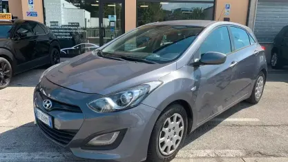 Usata Hyundai i30 Comfort 110 CV (80 kW) 2015 Grigio Berlina