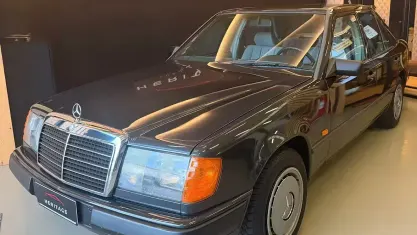 Usata Mercedes E200 122 CV (89 kW) 1987 Grigio Berlina