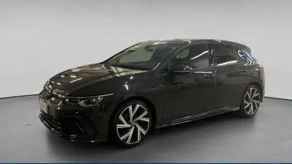 Usata VW Golf VIII R-line 131 CV (96 kW) 2023 Grigio pastello Berlina