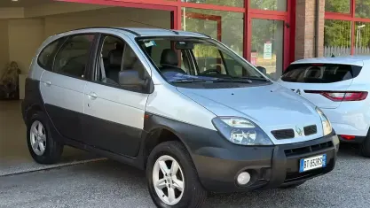 Usata Renault Scénic 102 CV (75 kW) 2001 Grigio Monovolume