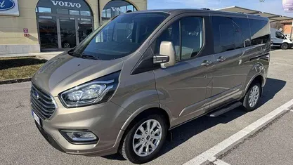 Usata Ford Tourneo Titanium 131 CV (96 kW) 2022 Monovolume