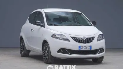 Bianco neve Usata 2024 Lancia Ypsilon Due volumi | 14.118 € (Buon prezzo)