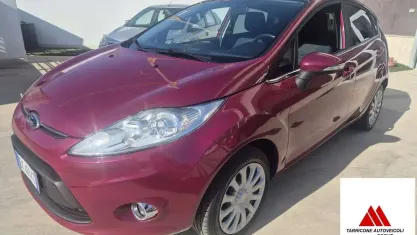 Usata Ford Fiesta Titanium 60 CV (44 kW) 2011 Rosso Utilitaria