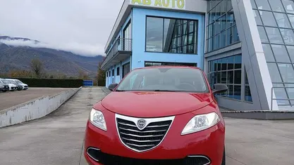 Usata Lancia Ypsilon Gold 95 CV (69 kW) 2015 Rosso Utilitaria