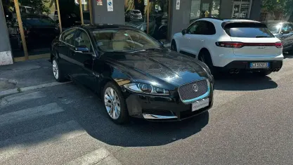 Usata Jaguar XF 190 CV (139 kW) 2012 Nero metallizzato Berlina