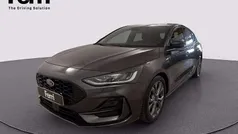 Magnetic grey Usata 2024 Ford Focus ST-Line Tre volumi | 22.480 € (Buon prezzo)