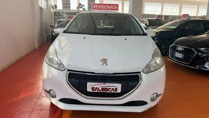 Usata Peugeot 208 Active 82 CV (60 kW) 2013 Bianco Utilitaria