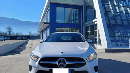 Bianco Usata 2020 Mercedes A180 Business Tre volumi | 19.600 € (Buon prezzo)