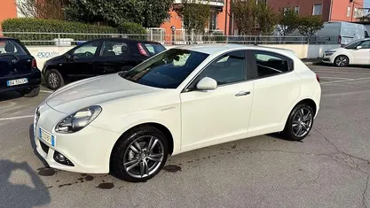 Usata Alfa Romeo Giulietta Distinctive 120 CV (88 kW) 2015 Utilitaria