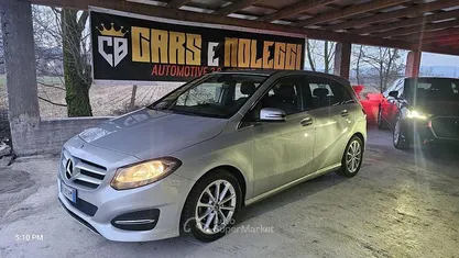 Usata Mercedes B180 Premium 109 CV (80 kW) 2017 Gray Monovolume