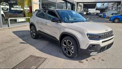 Usata 2025 Jeep Avenger Summit SUV | 25.800 € (Buon prezzo)